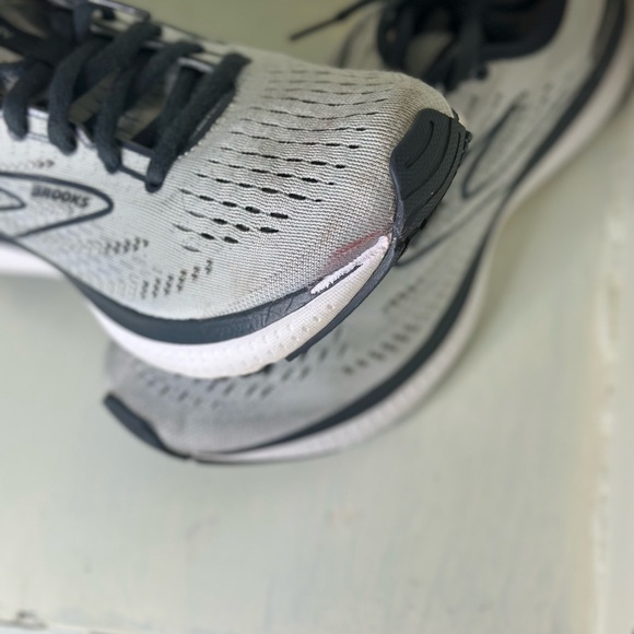 Brooks Men's Black and Gray Athletic Shoes - Picture 6 of 6